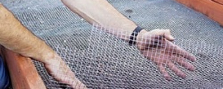 Мелкоячеистая металлическая сетка – универсальное средство для строительства и ремонта