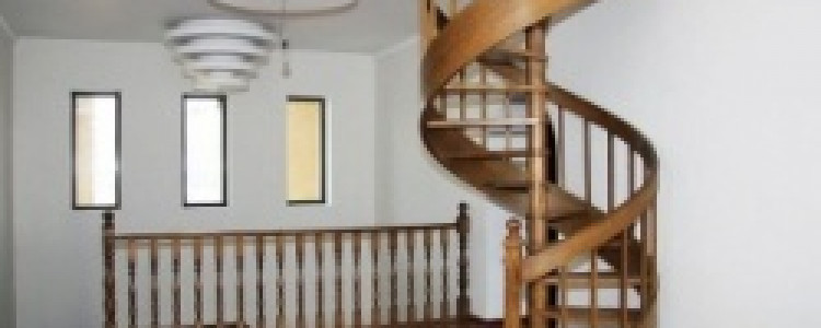 Несколько основных нюансов при строительстве лестницы в частном доме