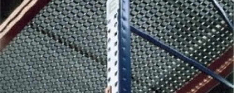 Применение решетчатого настила для стеллажей.