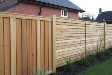 Термодревесина и заборы из неё: почему это работает и как сделать правильно